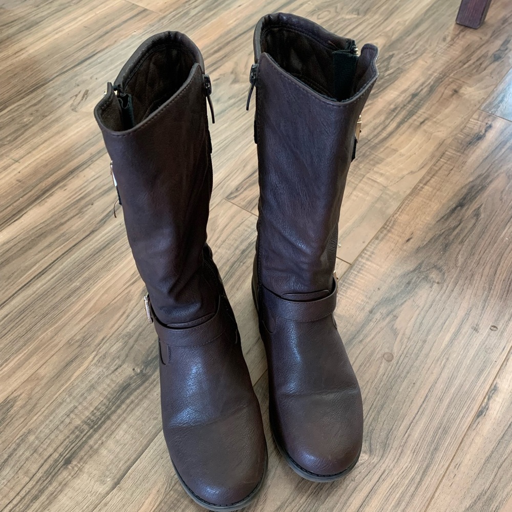 Brown girls boots barely worn size 6